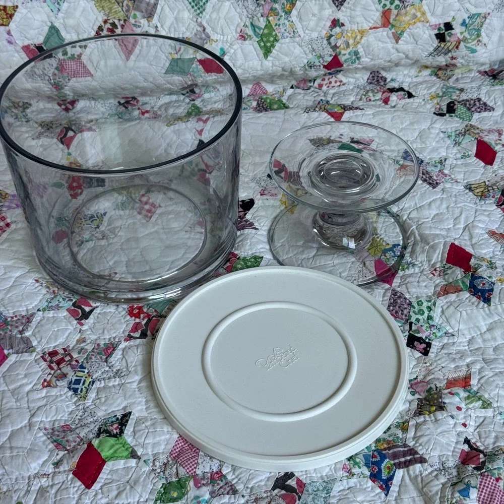 The Pampered Chef Trifle Bowl Clear Glass with Pedestal Base and Lid 9039 USA